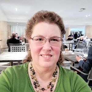 Meet your Posher, Joellyn